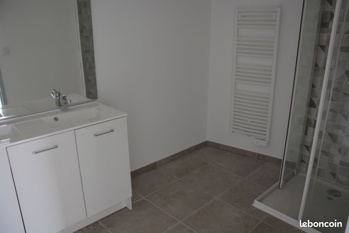 Appartement à louer, 82m², Laragne-Montéglin