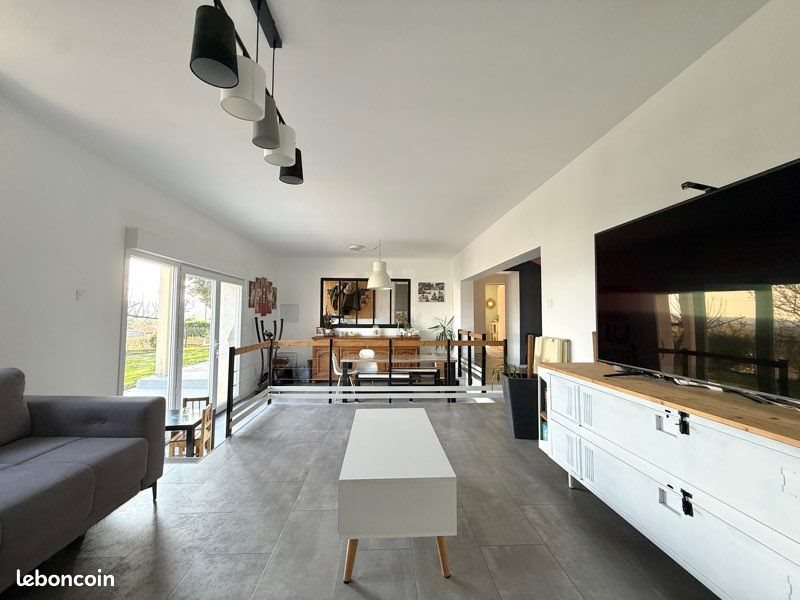 Appartement à louer, 134m², Pont-Evêque
