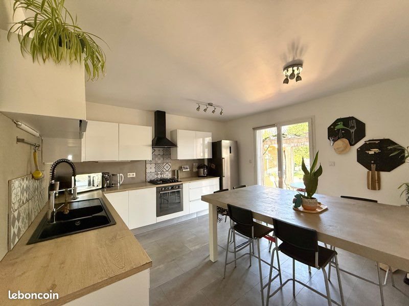 Appartement à louer, 134m², Pont-Evêque