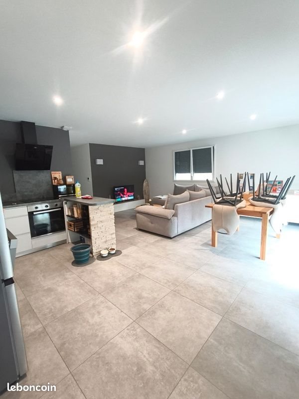 Appartement à louer, 70m², Orchamps-Vennes