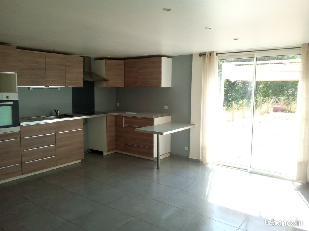 Appartement à louer, 65m², Saint-Georges-de-Luzençon