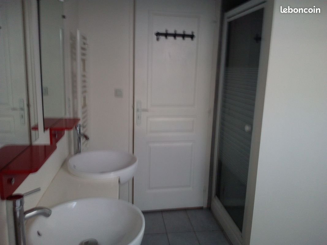 Appartement à louer, 65m², Saint-Georges-de-Luzençon