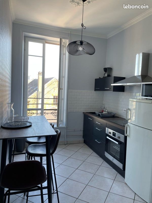 Appartement à louer, 85m², Sedan