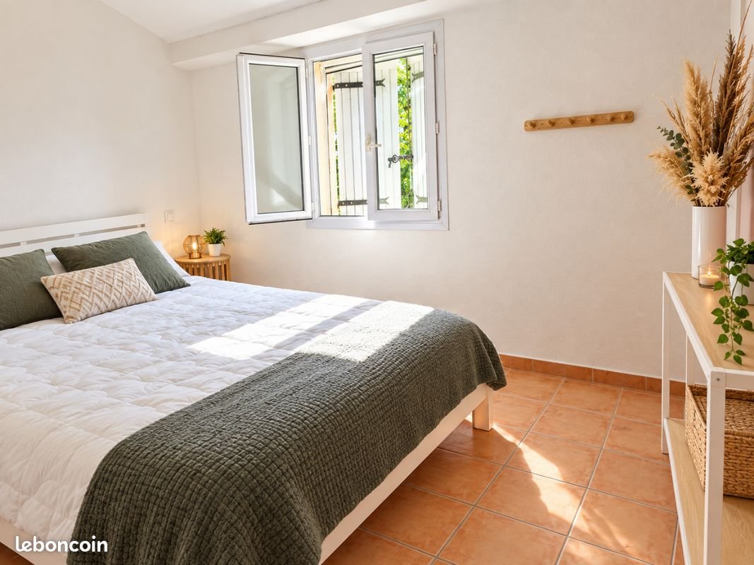Maison à louer, 120m², Saint-Restitut