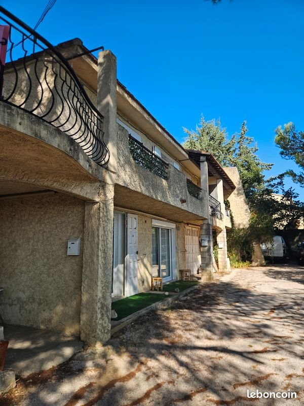Appartement à louer, 19m², Saint-Mitre-les-Remparts