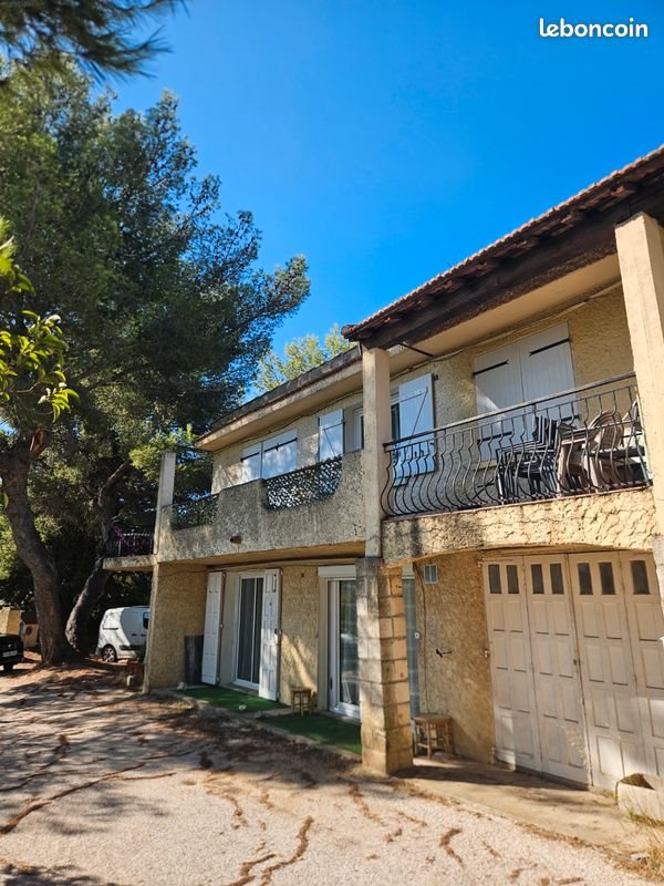 Appartement à louer, 19m², Saint-Mitre-les-Remparts