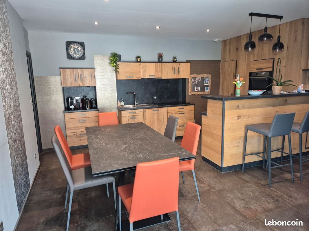 Appartement à louer, 150m², Arc-sous-Cicon