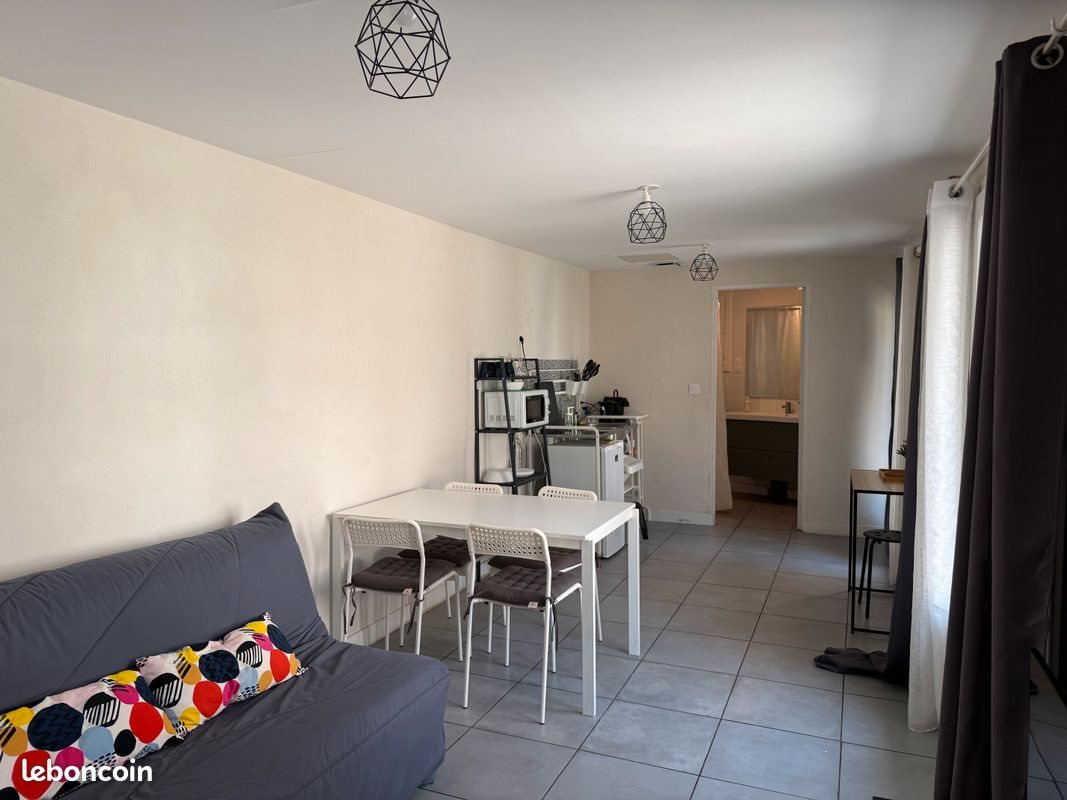 Appartement à louer, 29m², Nîmes