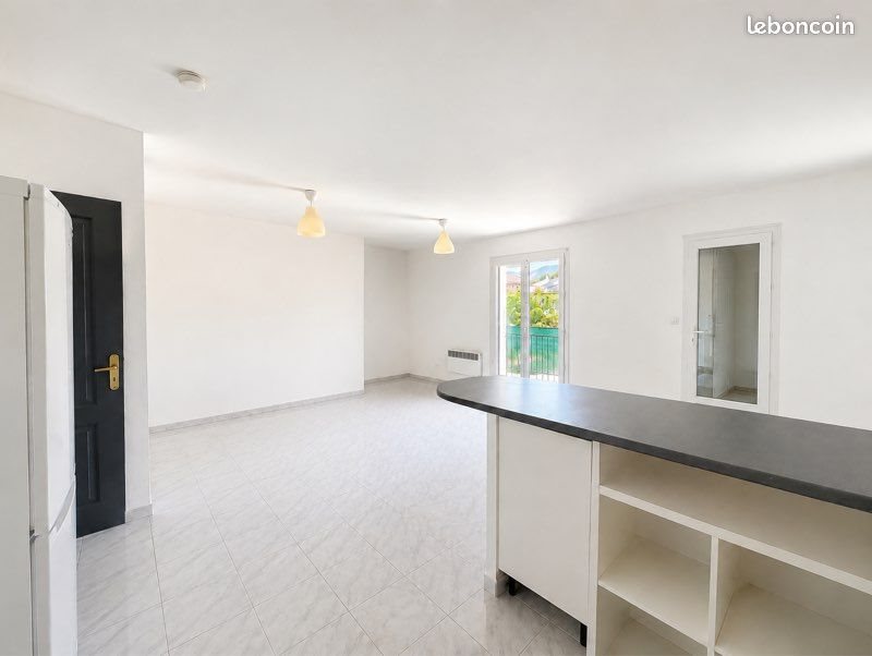 Appartement à louer, 70m², Saint-Maximin-la-Sainte-Baume
