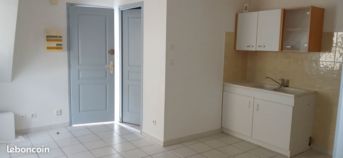 Appartement à louer, 28m², Saint-Etienne-de-Fontbellon