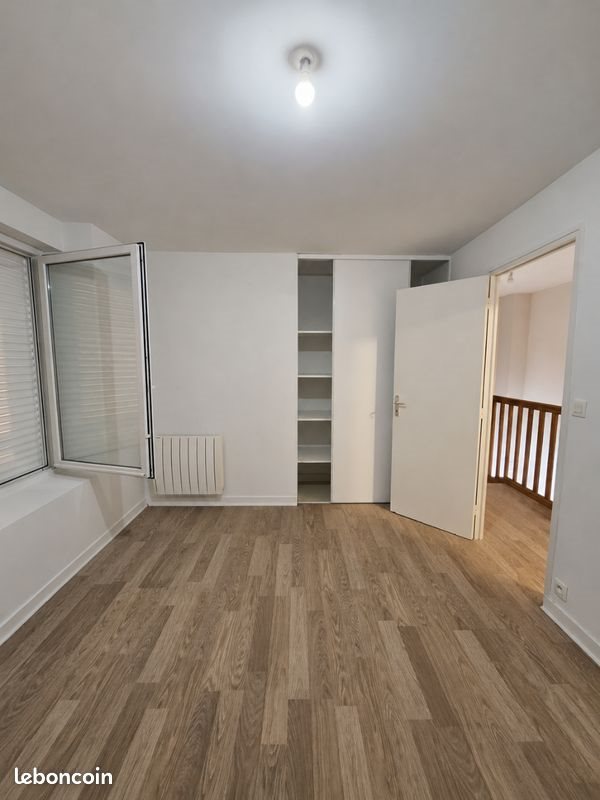 Maison à louer, 77m², Meslan