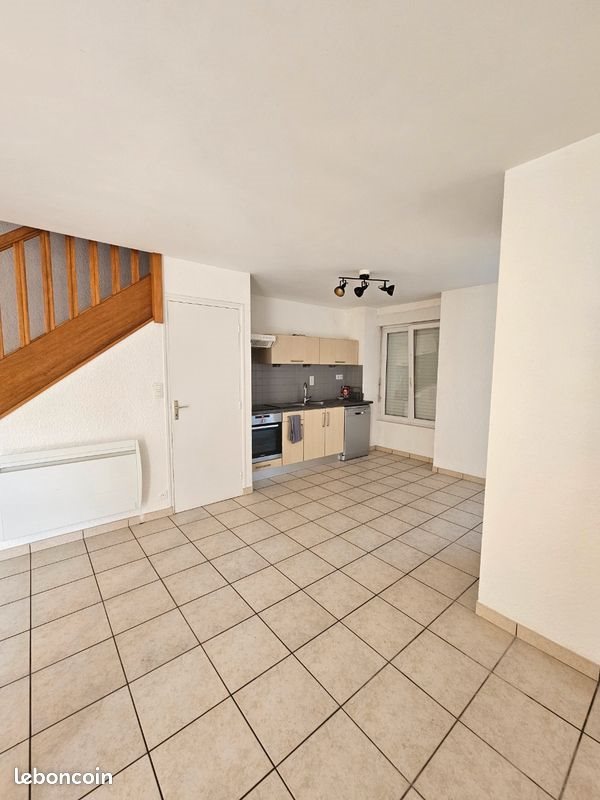 Maison à louer, 77m², Meslan