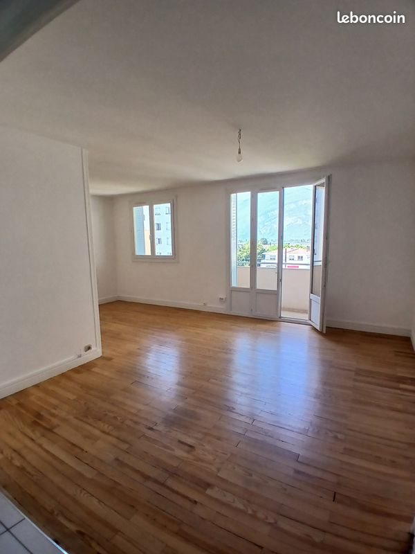 Appartement à louer, 61m², Saint-Egrève