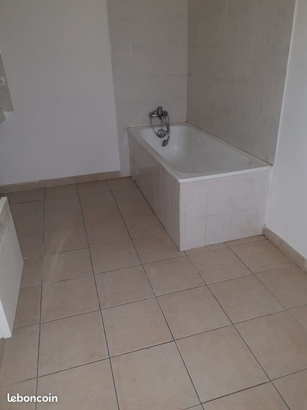 Appartement à louer, 72m², Ucel