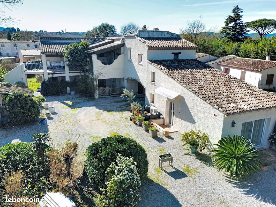 Appartement à louer, 220m², Grimaud