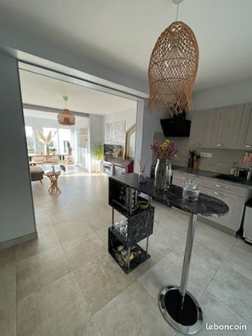 Appartement à louer, 72m², Ambon
