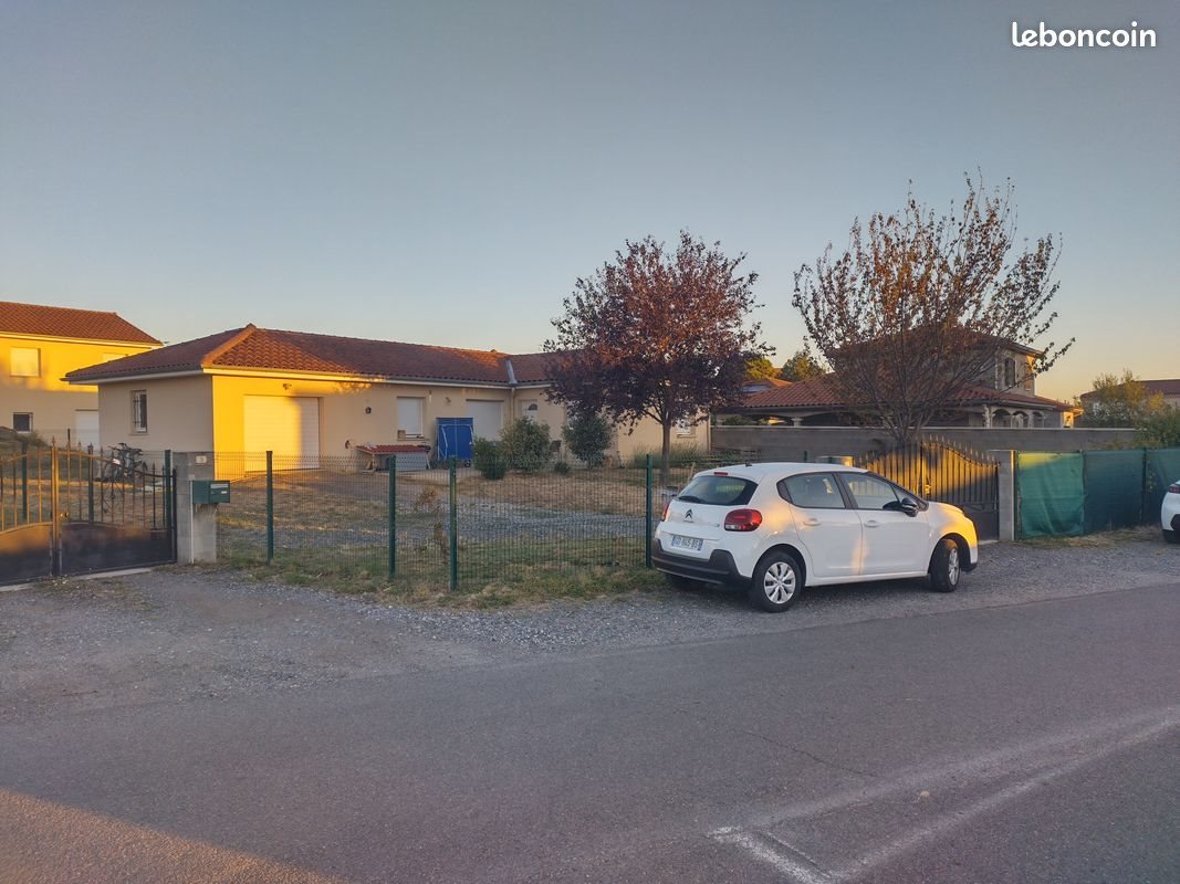 Maison à louer, 90m², Lézigneux