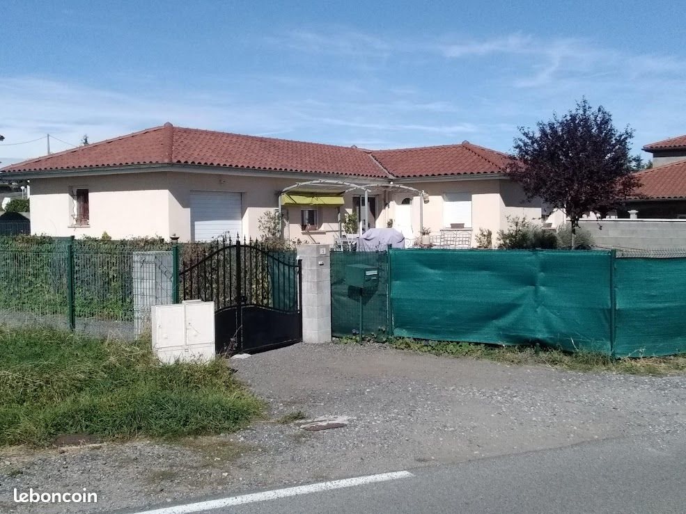 Maison à louer, 90m², Lézigneux