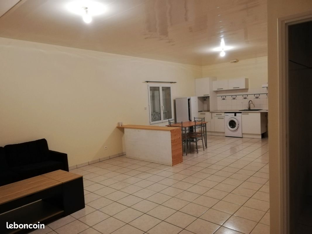 Appartement à louer, 2m², Villebois-Lavalette