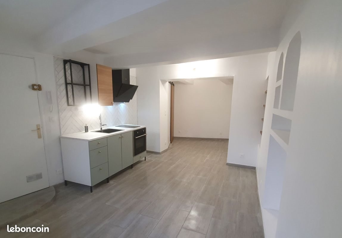 Appartement à louer, 24m², Eyguières