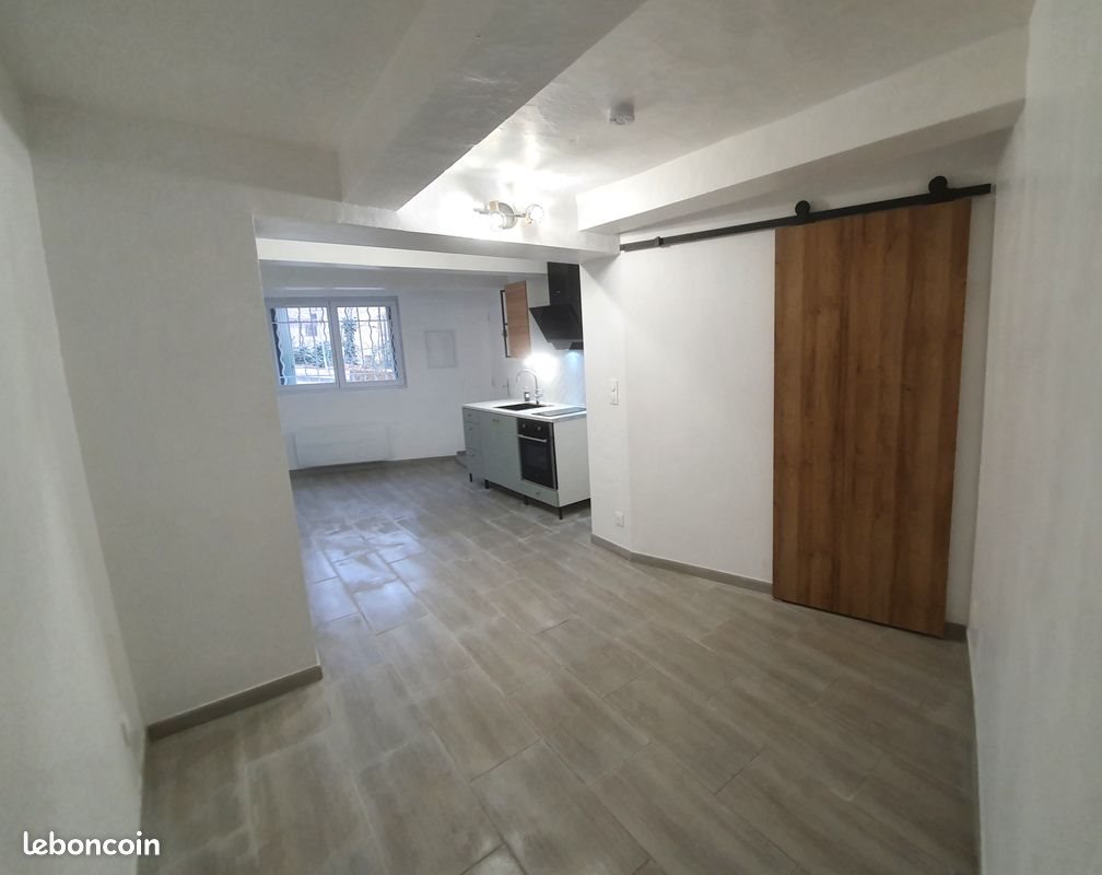 Appartement à louer, 24m², Eyguières