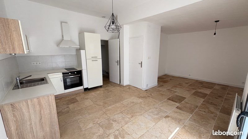 Maison à louer, 70m², Simiane-Collongue