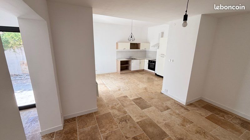 Maison à louer, 70m², Simiane-Collongue