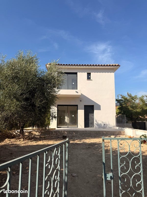 Maison à louer, 110m², Ceyreste