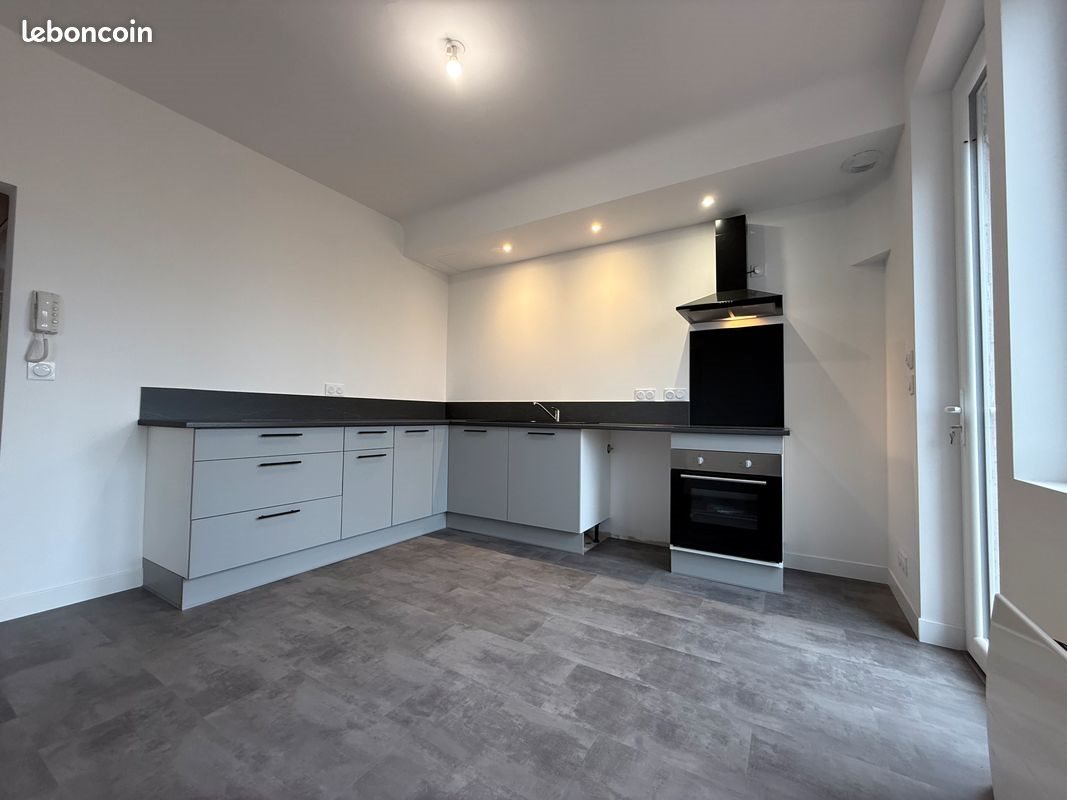 Appartement à louer, 70m², Rieupeyroux