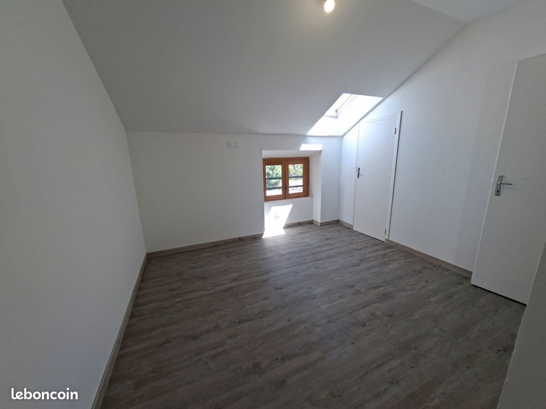 Appartement à louer, 65m², Pradelles