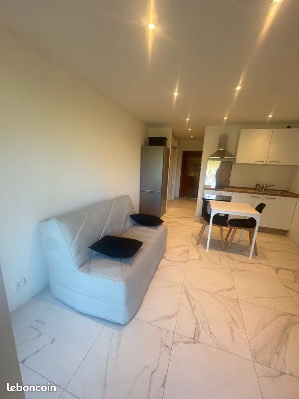 Appartement à louer, 24m², Peymeinade
