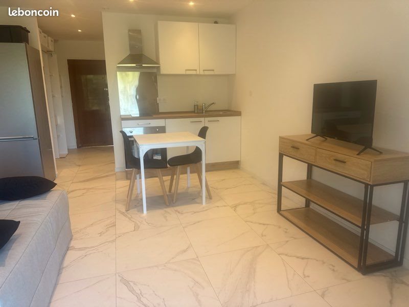 Appartement à louer, 24m², Peymeinade