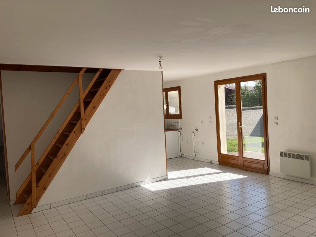 Maison à louer, 68m², Pernois