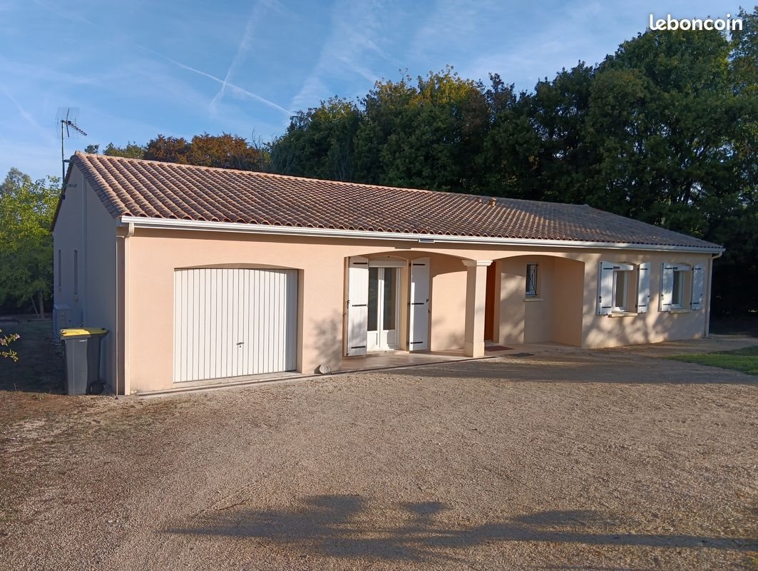 Maison à louer, 114m², Dirac