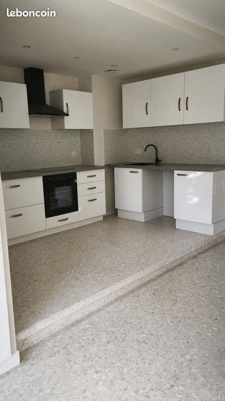 Appartement à louer, 46m², Pouzolles
