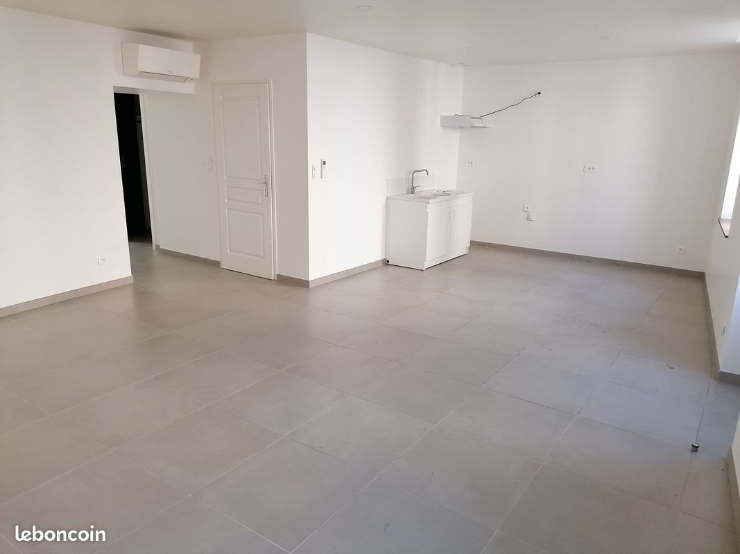 Appartement à louer, 66m², Grillon