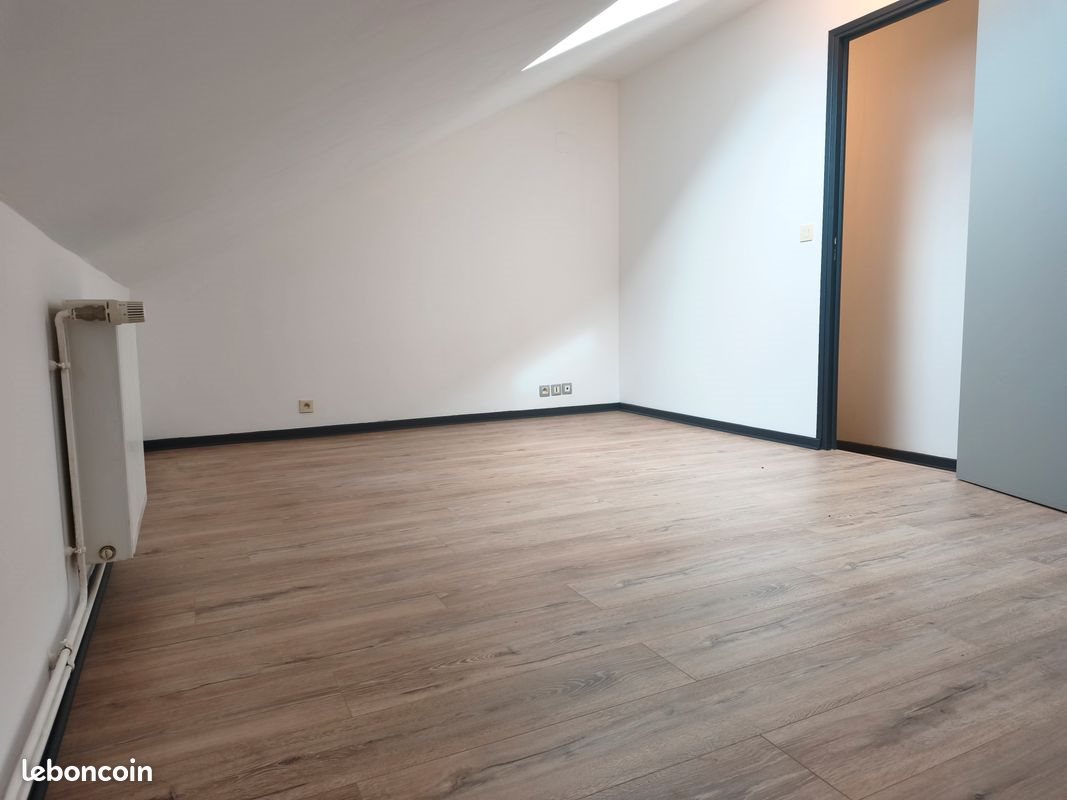 Appartement à louer, 75m², Vivier-au-Court