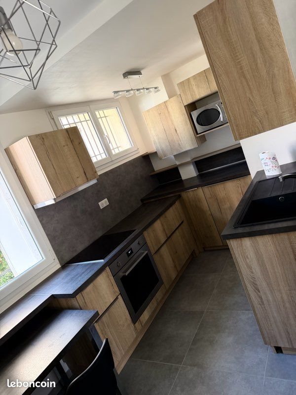 Appartement à louer, 76m², Bastia