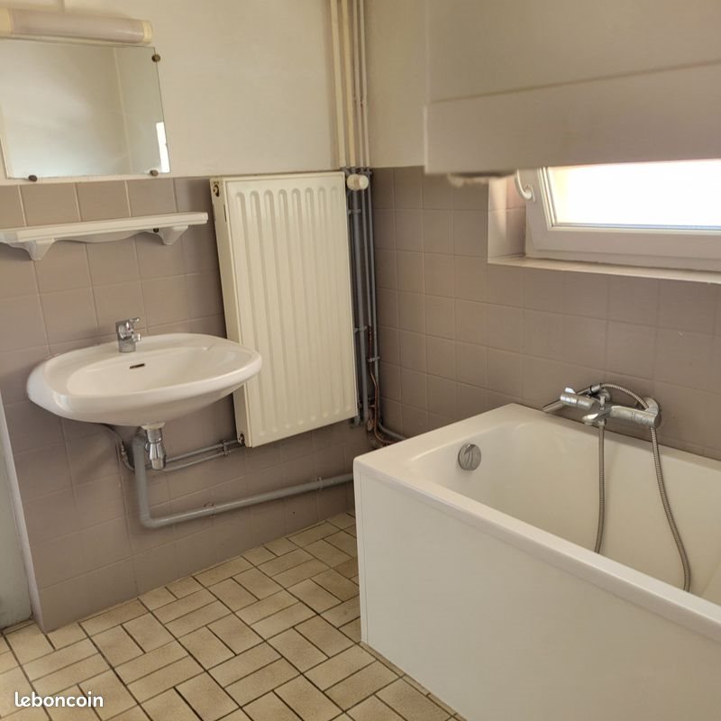 Appartement à louer, 80m², Fêche-l'Eglise