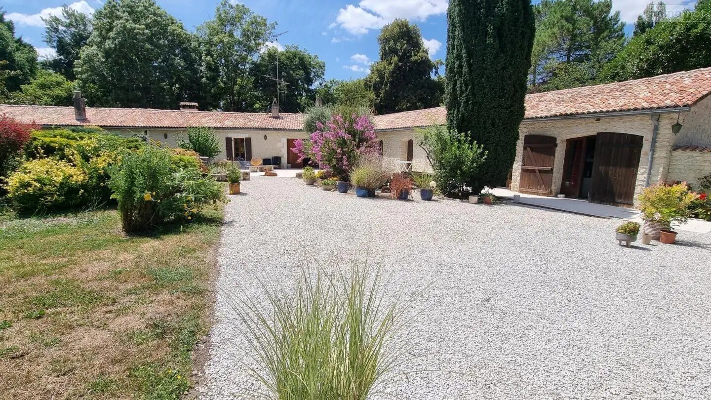 Maison à vendre, 328m², Barbezieux-Saint-Hilaire