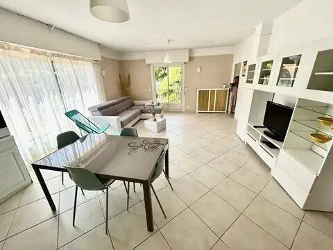 Appartement à louer, 65m², Vence
