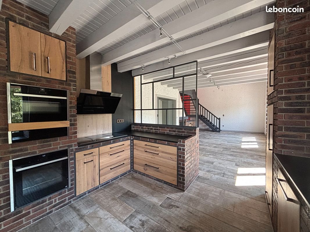 Maison à vendre, 218m², La Cluse-et-Mijoux