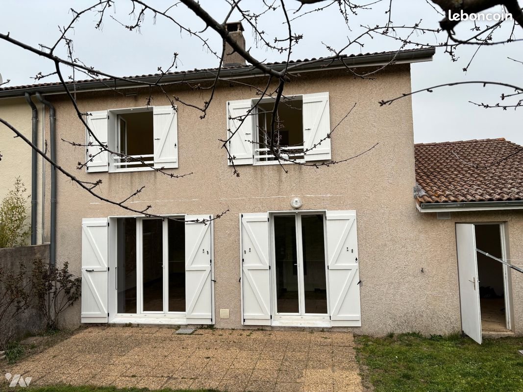 Maison à louer, 88m², Maclas