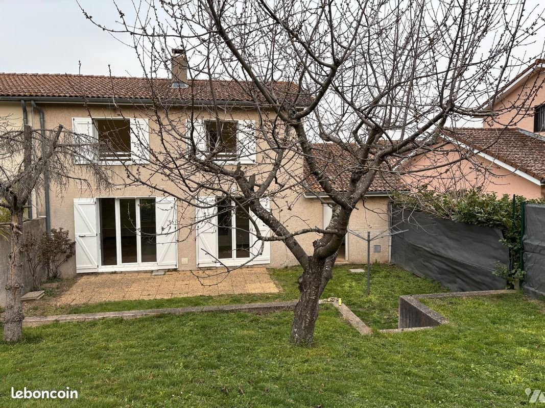 Maison à louer, 88m², Maclas
