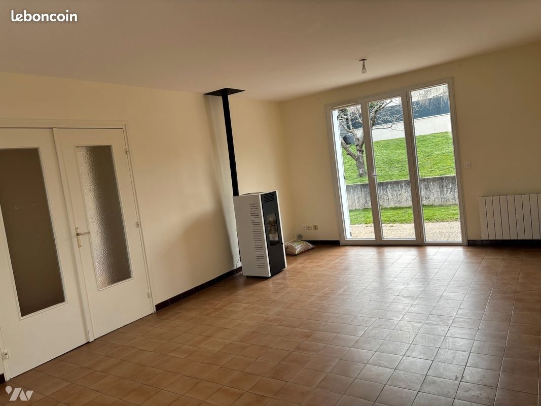 Maison à louer, 88m², Maclas