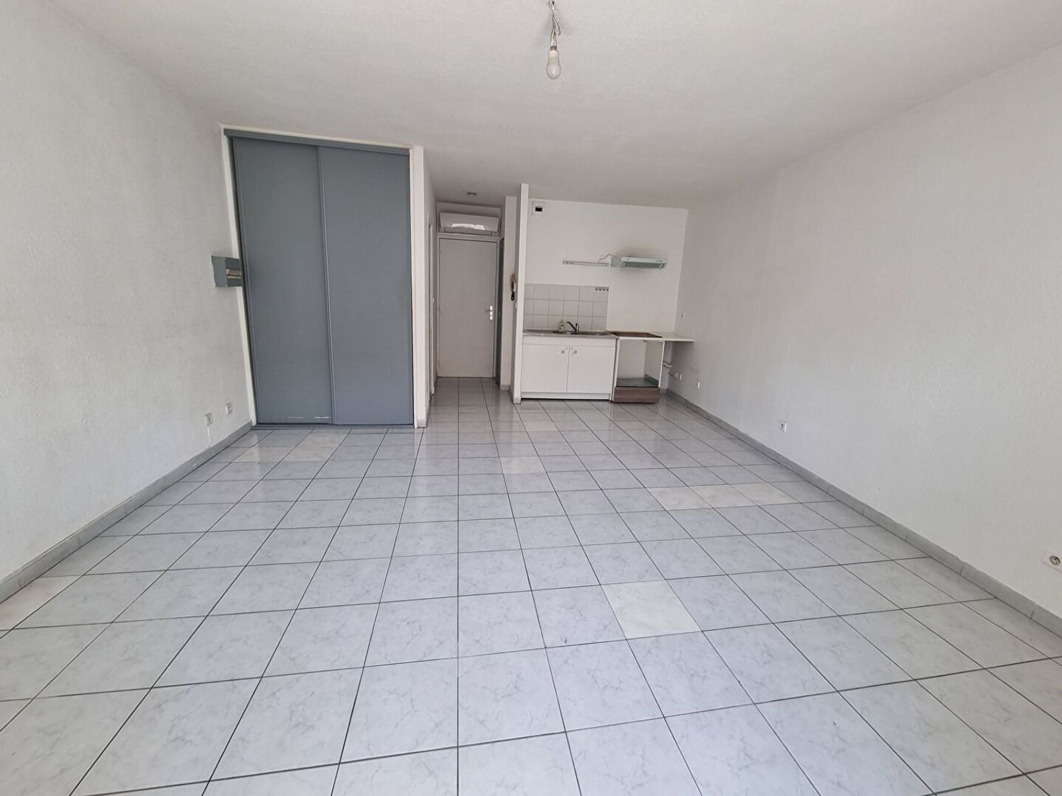 Appartement à louer, 29m², Marignane