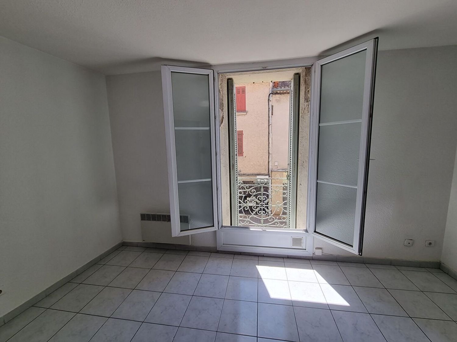 Appartement à louer, 29m², Marignane