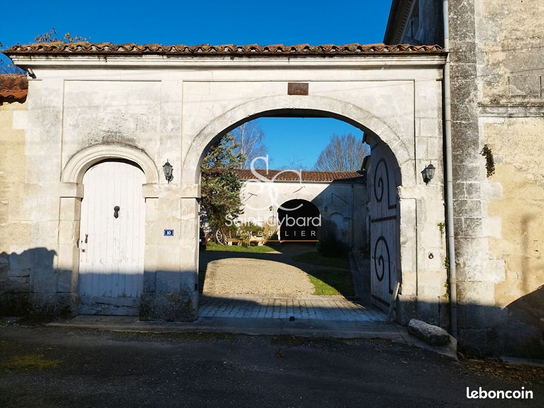 Maison à vendre, 220m², Douzat