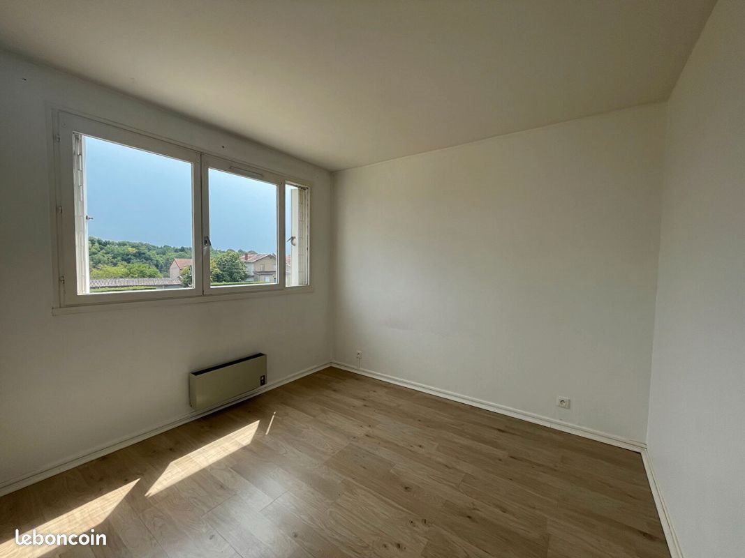 Appartement à louer, 40m², Sathonay-Camp