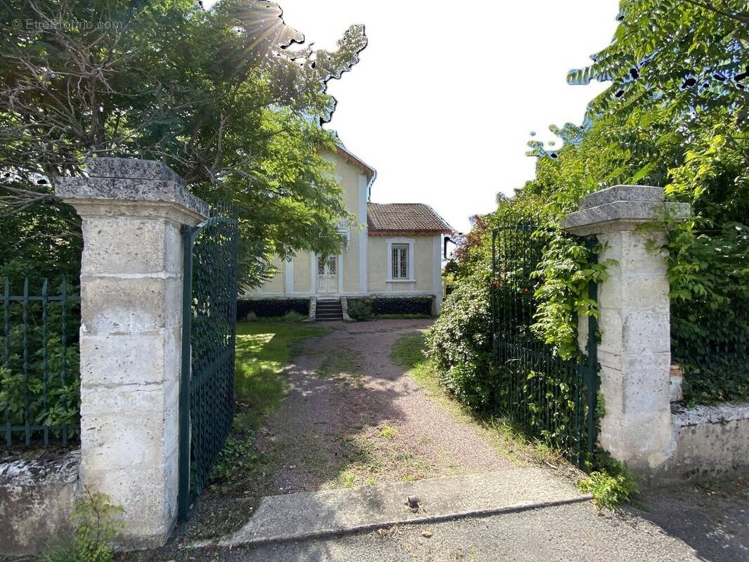 Maison à vendre, 200m², Saint-Yrieix-sur-Charente